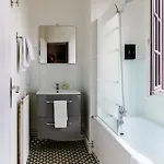 Les Initiés Hotel 2*